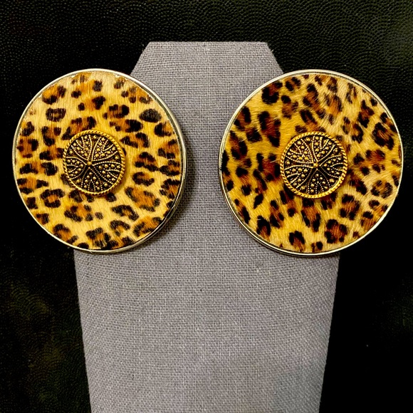 Large Button Faux Animal Pattern pierced Earrings - Picture 1 of 5